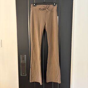 ALO Yoga Sway Bootcut Sweatpant – Olive Tree – NWT